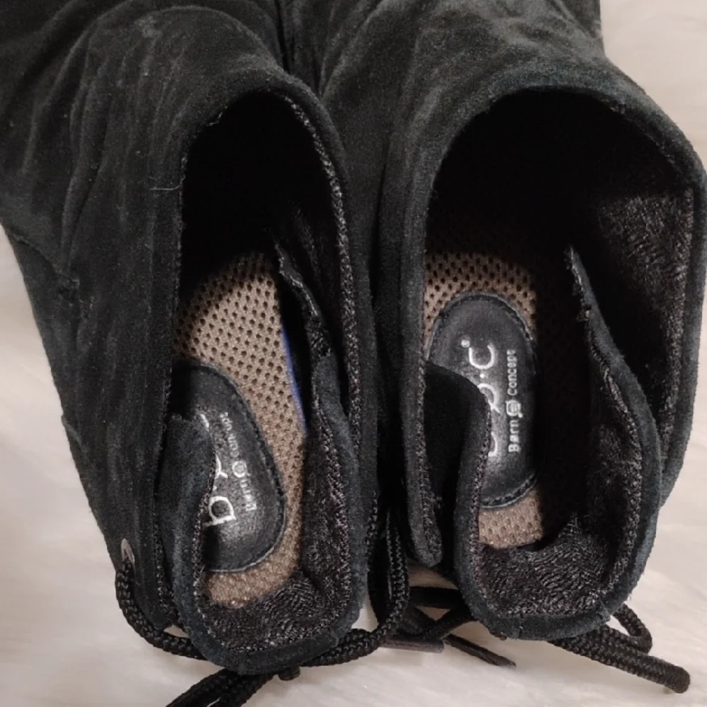 (#95) SALE! B.O.C. Born Black Suede Ankle Booties Sz.7 Hardly Worn